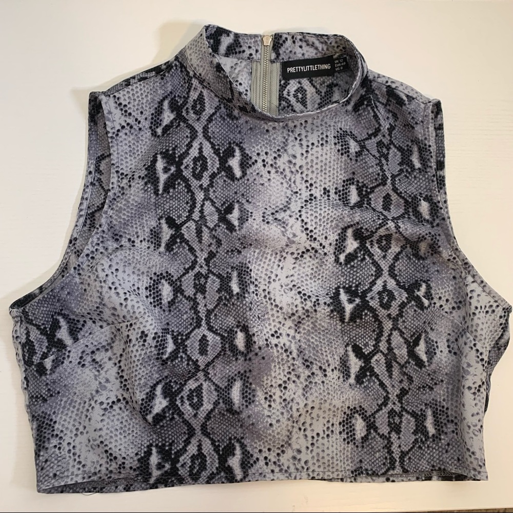 PrettyLittleThing crop top | size 8